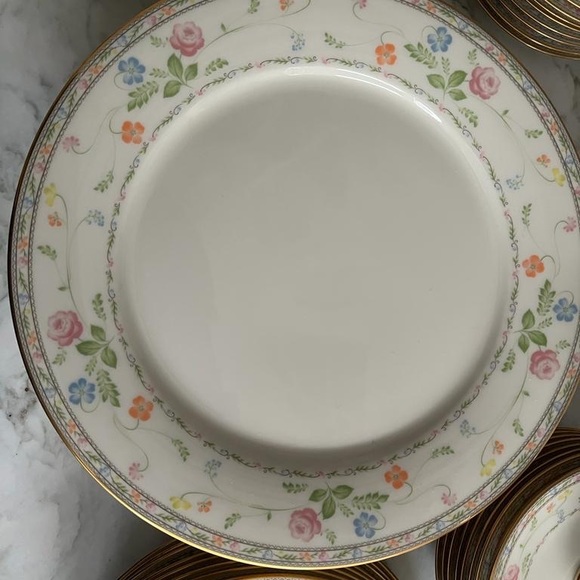Complete set of noritake China in almost new condition - Picture 3 of 7